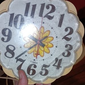 Vintage Daisy Timex wall clock
